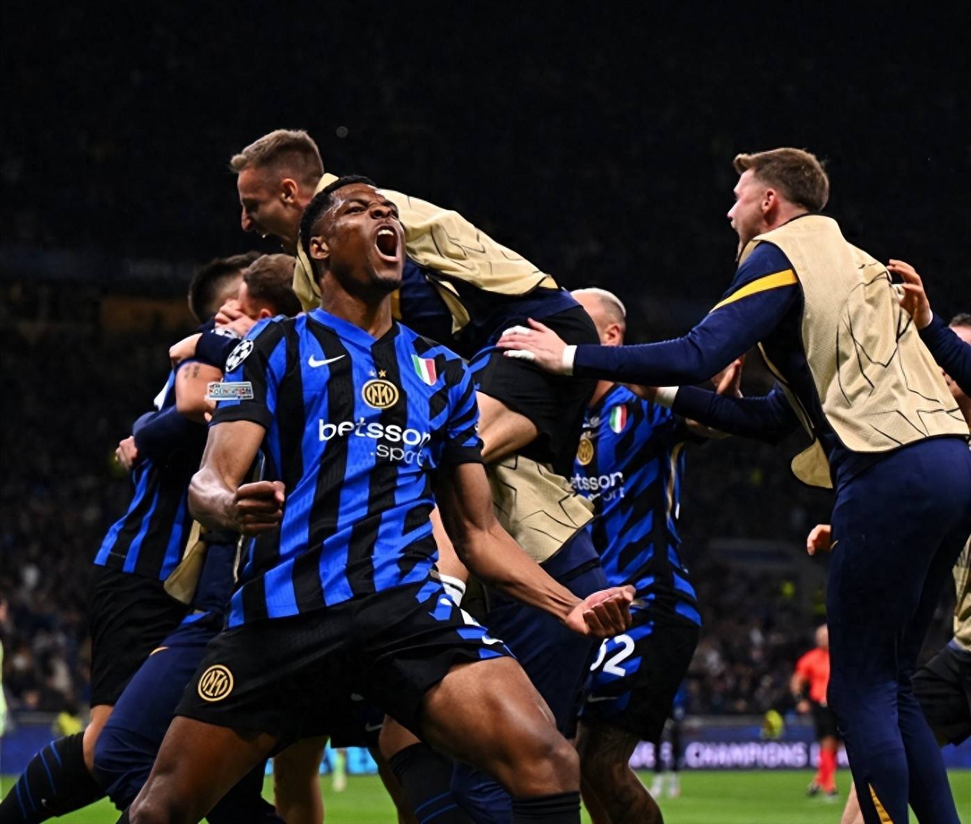 华体会体育-国米轻取巴萨,萨拉赫梅开二度欧联杯 第2张 华体会体育-国米轻取巴萨,萨拉赫梅开二度欧联杯 第2张